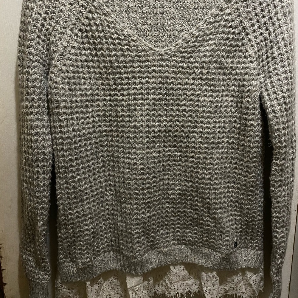 ADORABLE LIGHT GRAY HOLLISTER SWEATER